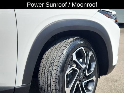 Used 2024 Chevrolet Trax RS w/ Sunroof Package FWD image 18