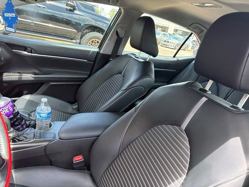 Used 2023 Toyota Camry SE w/ Convenience Package FWD image 3