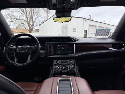 Used 2023 GMC Yukon Denali Ultimate AWD/4WD image 27