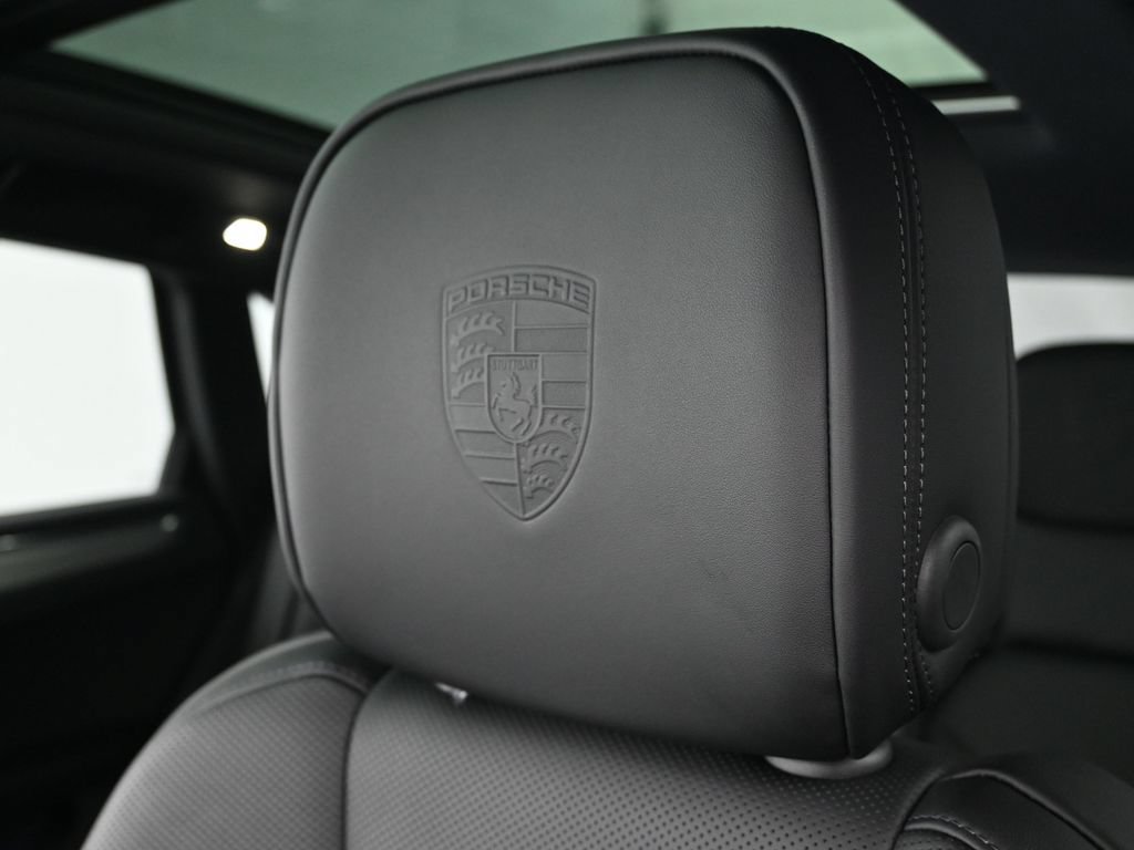 Certified 2026 Porsche Macan AWD/4WD image 20