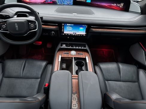 Used 2025 Lincoln Navigator L Black Label image 13