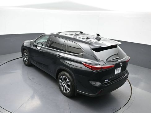 Certified 2020 Toyota Highlander XLE AWD/4WD image 42