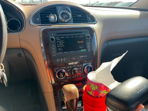 Used 2014 Buick Enclave Leather image 10