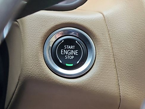 Used 2021 Chevrolet Tahoe Premier w/ Premium Package image 19