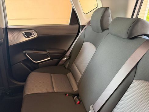 Used 2025 Kia Soul LX w/ LX Technology Package FWD image 34