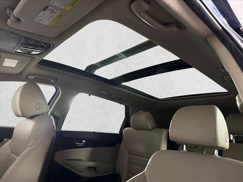 Used 2019 Kia Sorento EX w/ EX Touring Package FWD image 2