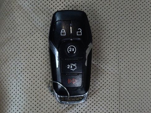 Used 2016 Lincoln MKX Reserve w/ Technology Package FWD image 32