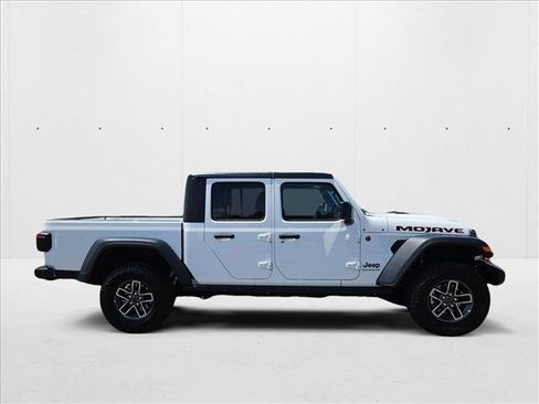 Used 2025 Jeep Gladiator Mojave w/ Convenience Group image 4