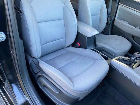 Used 2017 Hyundai Elantra SE image 42