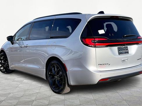 New 2026 Chrysler Pacifica Limited image 3