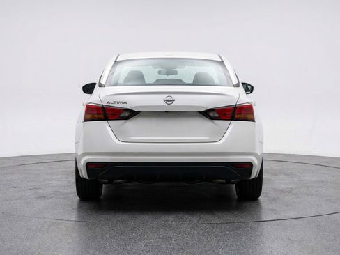 Used 2025 Nissan Altima 2.5 SV image 7