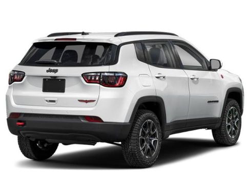 Used 2025 Jeep Compass Trailhawk AWD/4WD image 2