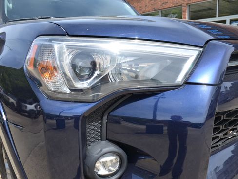 Used 2021 Toyota 4Runner SR5 Premium w/ Moonroof Package AWD/4WD image 7