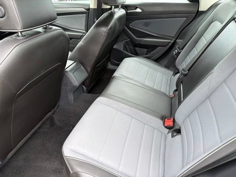 Used 2025 Volkswagen Jetta SE FWD image 30