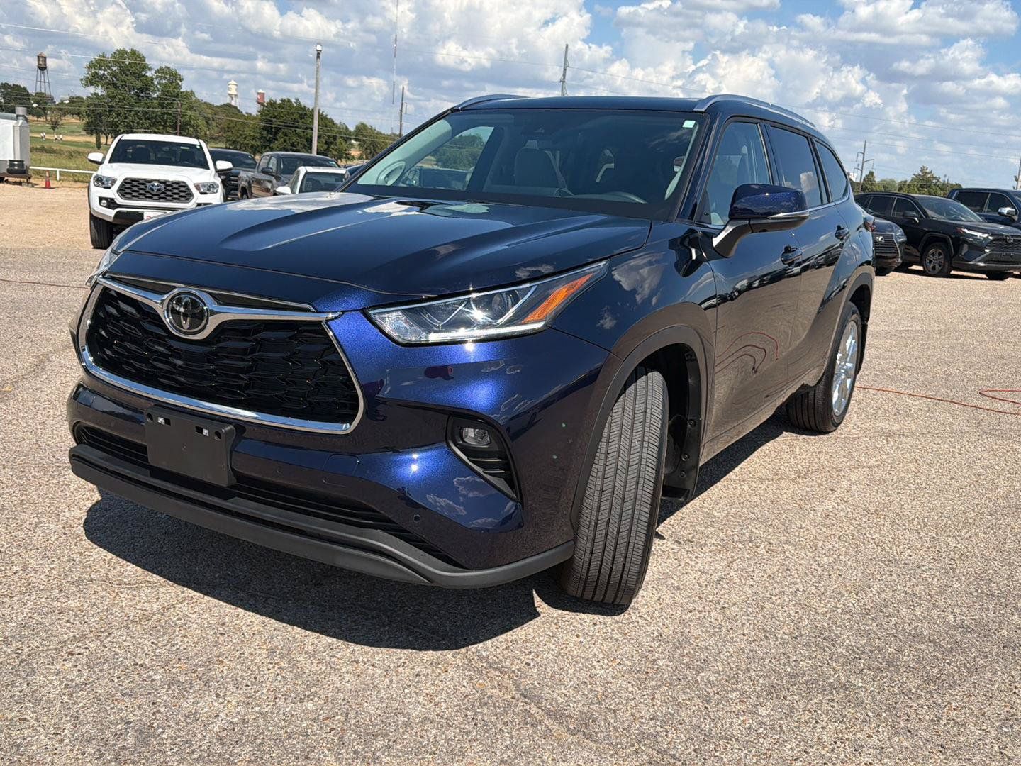 Certified 2026 Toyota Highlander Limited AWD/4WD image 3