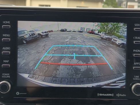 Used 2020 Toyota Highlander XLE AWD/4WD image 27