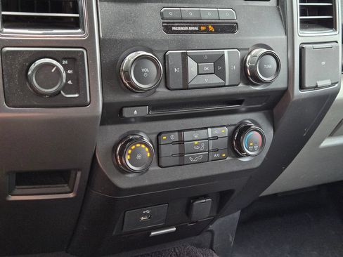 Used 2017 Ford F150 XLT AWD/4WD image 28