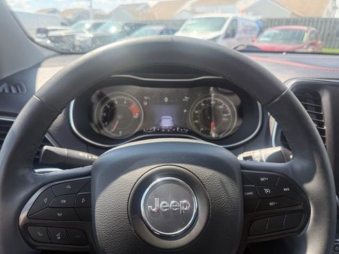 Used 2022 Jeep Cherokee Trailhawk w/ Premium Leather Package AWD/4WD image 19