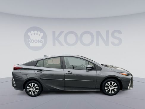Used 2022 Toyota Prius Prime XLE image 8