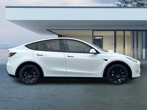 Used 2021 Tesla Model Y Long Range image 3