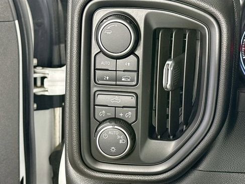 Used 2020 Chevrolet Silverado 1500 Custom w/ Custom Value Package AWD/4WD image 18
