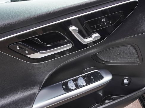 Used 2025 Mercedes-Benz C 300 4MATIC Sedan image 10