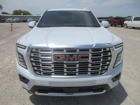 New 2026 GMC Yukon XL Denali w/ Denali Reserve Package AWD/4WD image 10
