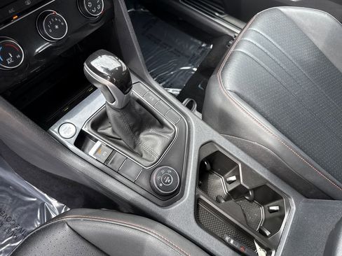 Used 2024 Volkswagen Tiguan SE AWD/4WD image 24