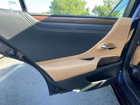Used 2025 Lexus ES 350 w/ Premium Package FWD image 15