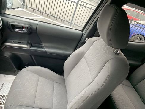 Used 2018 Toyota Tacoma TRD Sport image 29