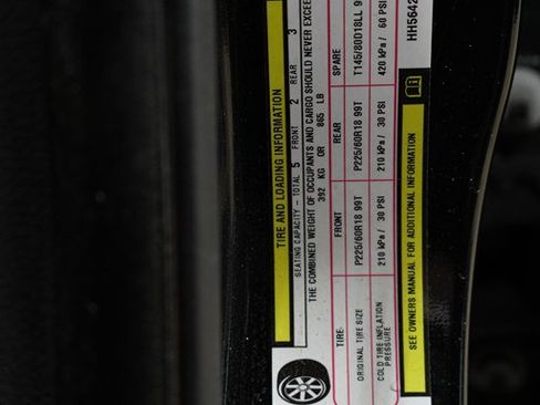 Used 2017 Chrysler 300 C RWD image 33