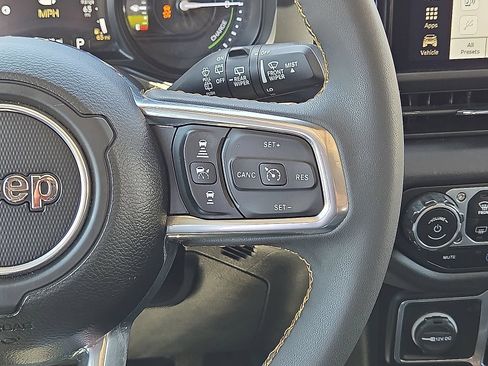 Used 2024 Jeep Wrangler Unlimited Sahara AWD/4WD image 20