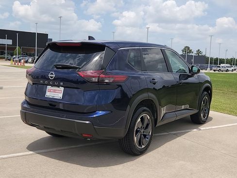 Used 2025 Nissan Rogue SV FWD image 5