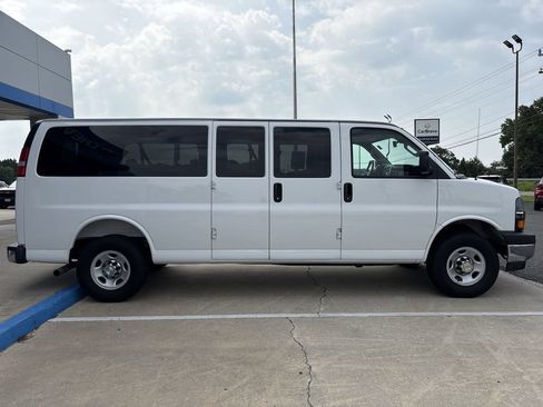 Certified 2025 Chevrolet Express 3500 LT w/ LT Preferred Equipment Group RWD image 9