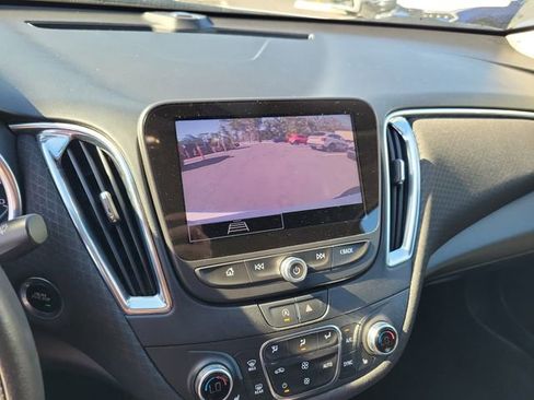 Used 2021 Chevrolet Malibu LT FWD image 21