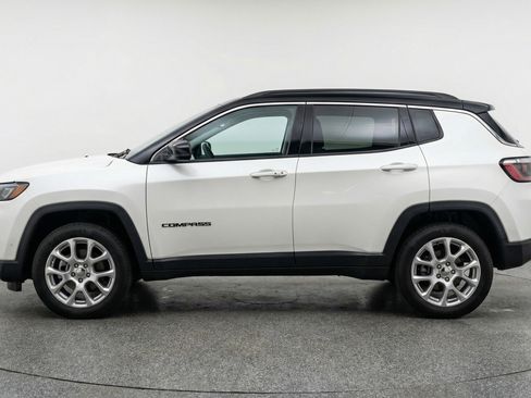 Used 2025 Jeep Compass Limited image 5