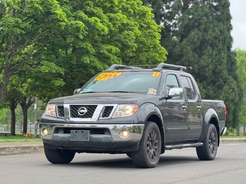 Used 2011 Nissan Frontier SL w/ Moonroof Pkg AWD/4WD image 3