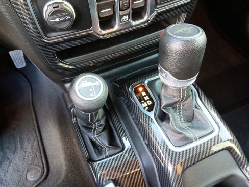 Used 2023 Jeep Gladiator Overland AWD/4WD image 19