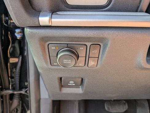 Used 2025 Ford Expedition Active AWD/4WD image 24