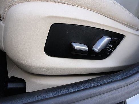 Used 2020 BMW 530i w/ Convenience Package image 9