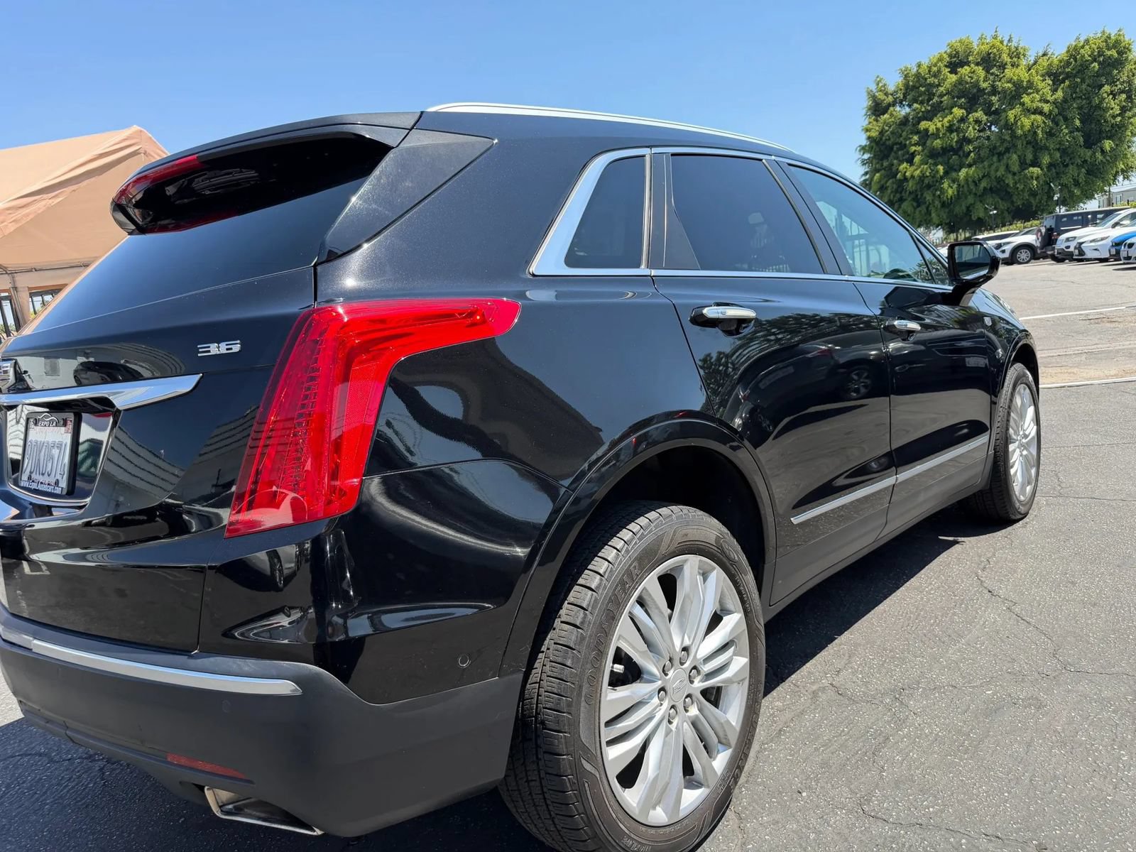 Used 2017 Cadillac XT5 Premium Luxury w/ Driver Assist Package FWD image 23