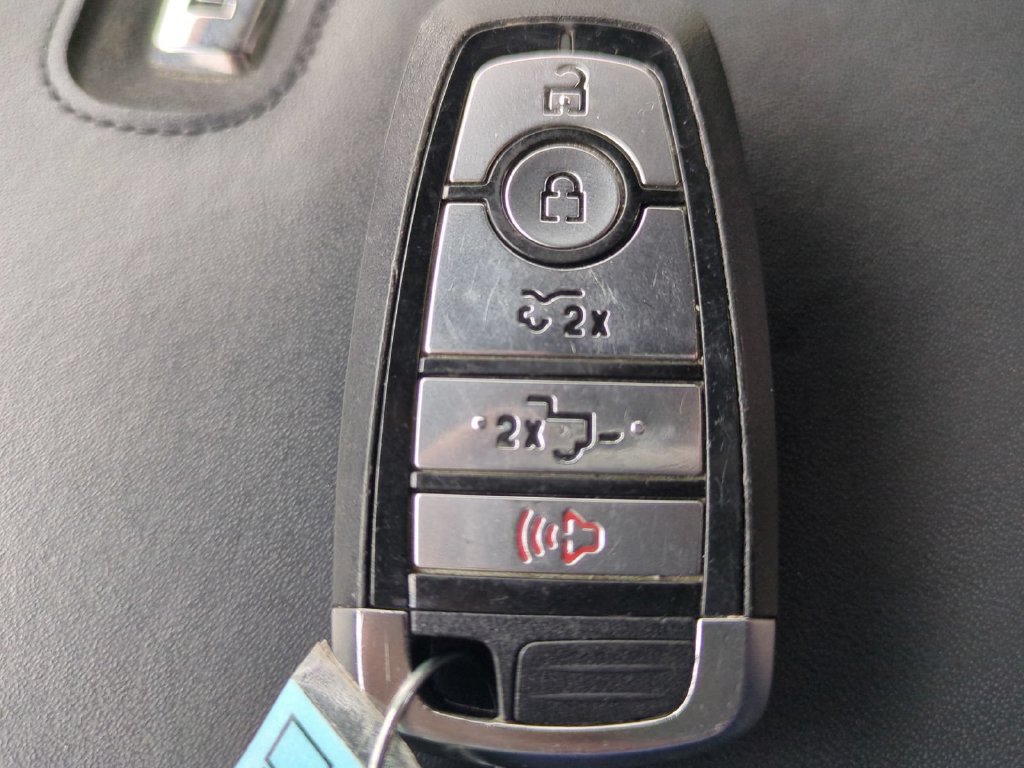Used 2023 Ford F150 Lightning Platinum AWD/4WD image 39