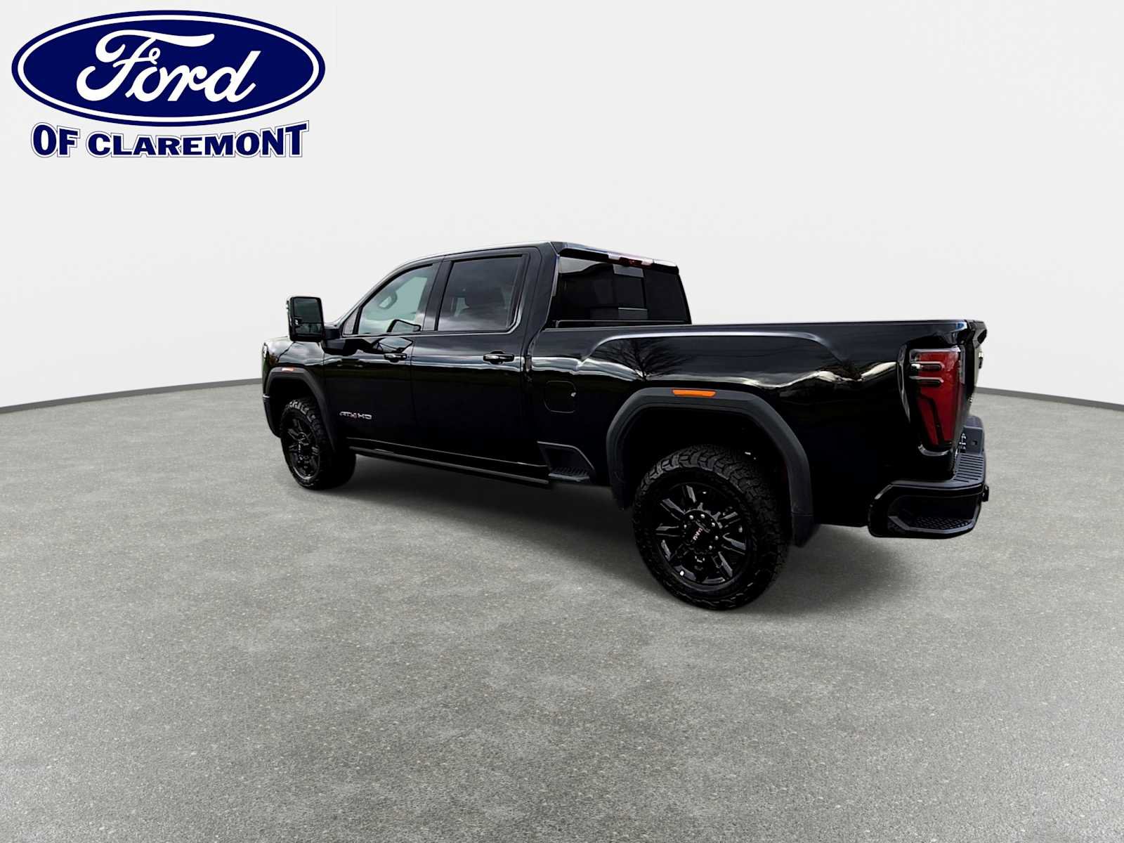 Used 2026 GMC Sierra 2500 AT4 w/ AT4 Premium Plus Package AWD/4WD image 6