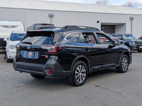 Used 2020 Subaru Outback Premium image 3