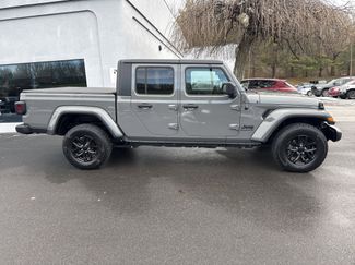 Used 2021 Jeep Gladiator Sport video 2