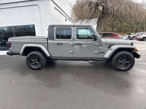 Used 2021 Jeep Gladiator Sport image 2