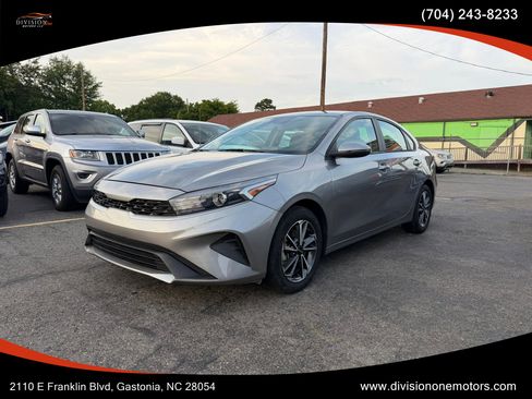 Used 2022 Kia Forte LXS w/ LXS Technology Package FWD image 3