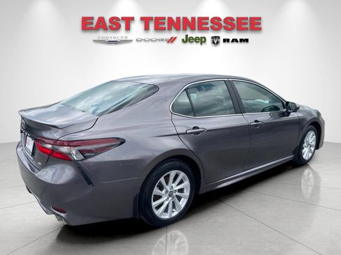 Used 2024 Toyota Camry SE FWD image 3