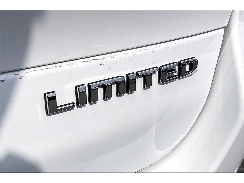 Used 2023 Jeep Grand Cherokee L Limited AWD/4WD image 9