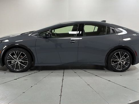 Certified 2025 Toyota Prius XLE image 8